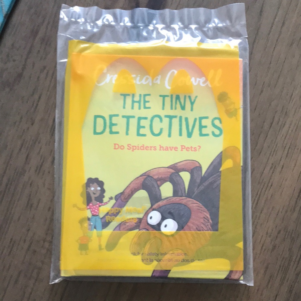 Happy Meal Readers The Tiny Detectives Book - Do Spiders have Pets?